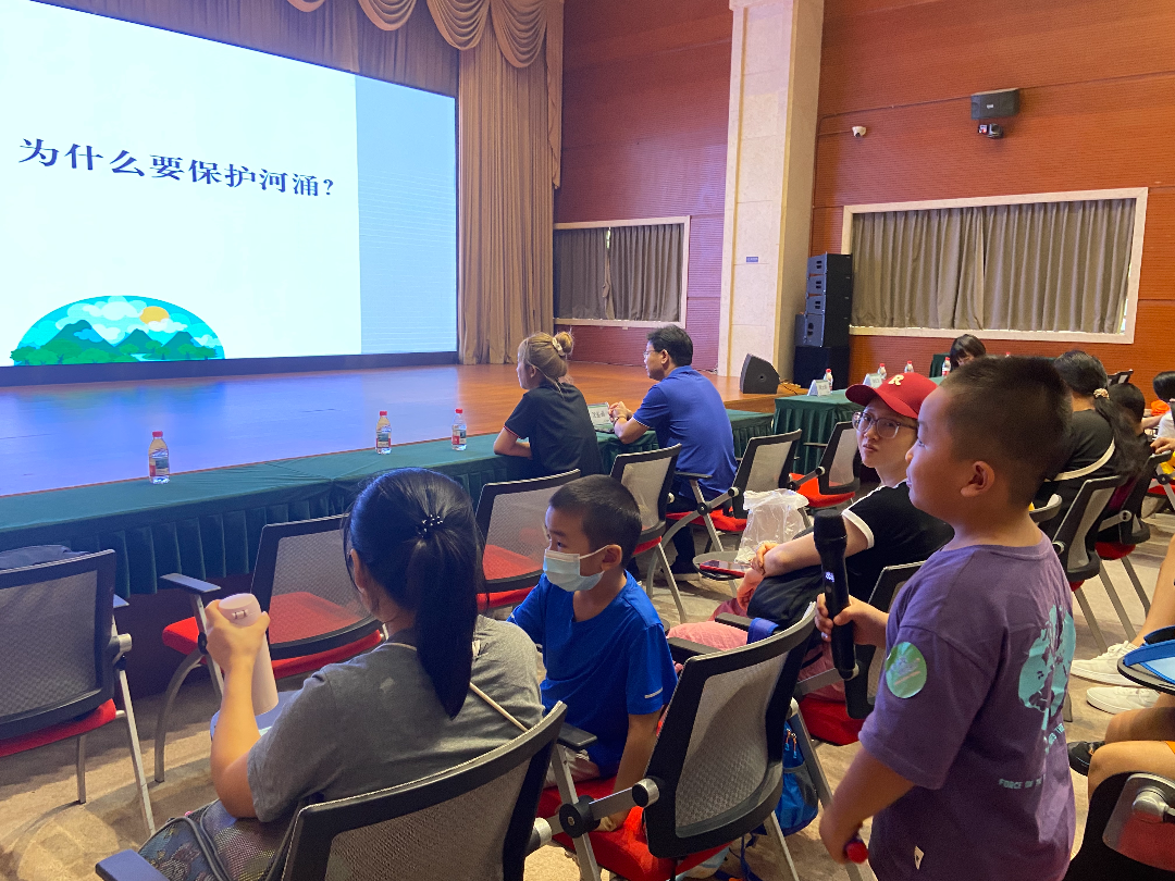 8月17日，由广州市未成年人救助保护中心、越秀区民政局、天河区民政局、海珠区河长办、海珠区艳照门
共同举办的“水润羊城&middot;智探未来”——科技生态与城市文明亲子研学活动在广州水博苑启动。.jpg